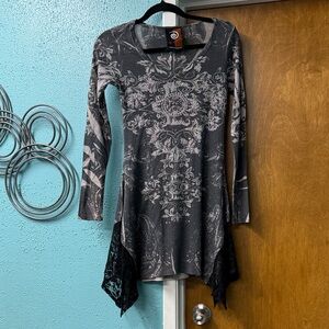 EDIN Gray and Black Patterned Top